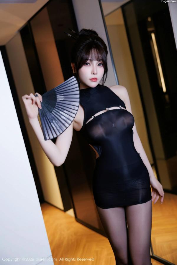   [XiuRen]高清写真图 2026.01.27 No.11281 莉芝荔枝 黑色西服第42张图片